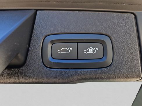 Used 2023 Volvo XC60 B5 Core image 22