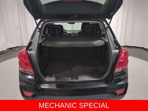 Used 2018 Chevrolet Trax LT w/ LT Convenience Package image 34