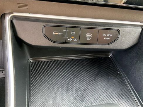 Used 2025 Kia Carnival FWD image 35