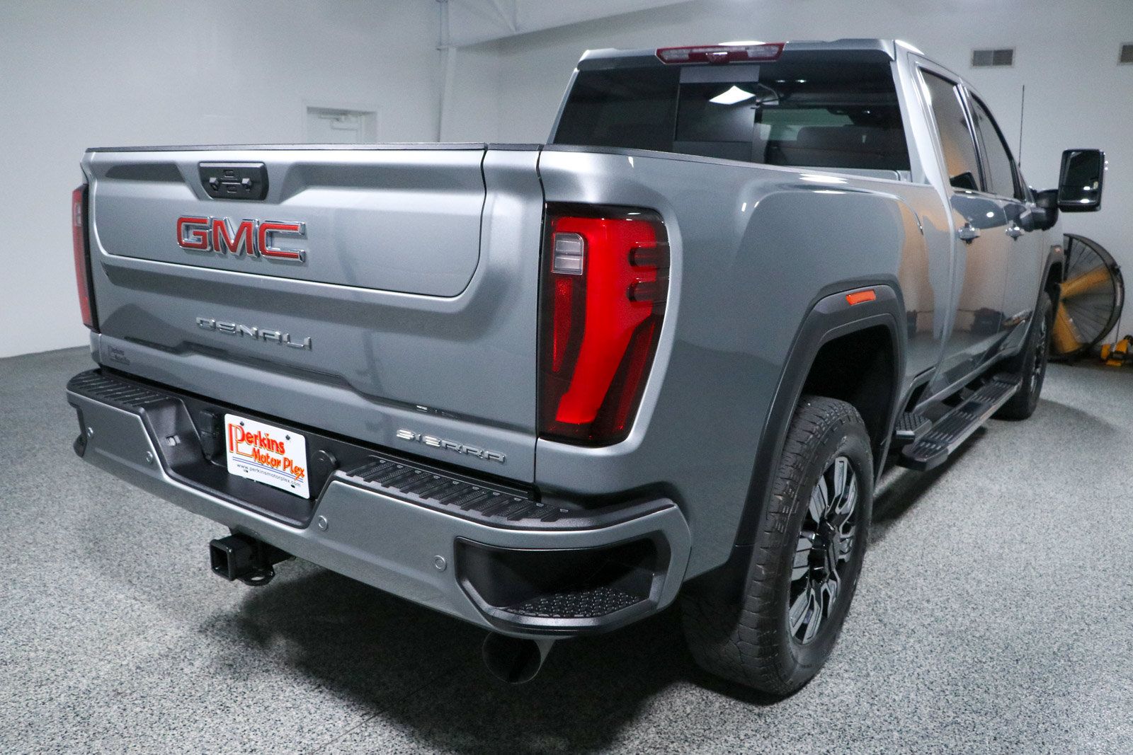 Used 2024 GMC Sierra 2500 Denali w/ Denali Reserve Package AWD/4WD image 7