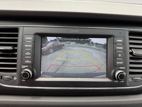Used 2021 Kia Sedona EX FWD image 9