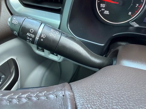 Used 2021 GMC Acadia SLT image 26