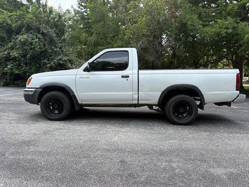 Used 2000 Nissan Frontier XE RWD image 7