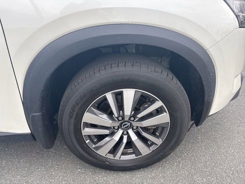 Used 2023 Nissan Pathfinder SL AWD/4WD image 9