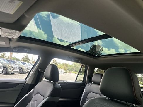 New 2025 Volkswagen Atlas Peak Edition SE image 22