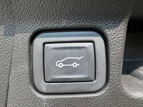 Used 2023 GMC Acadia SLT AWD/4WD image 9