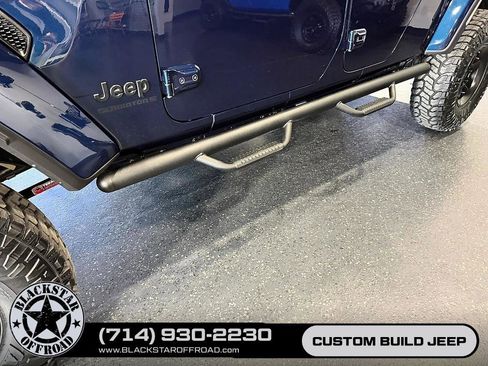Used 2025 Jeep Gladiator Mojave AWD/4WD image 7