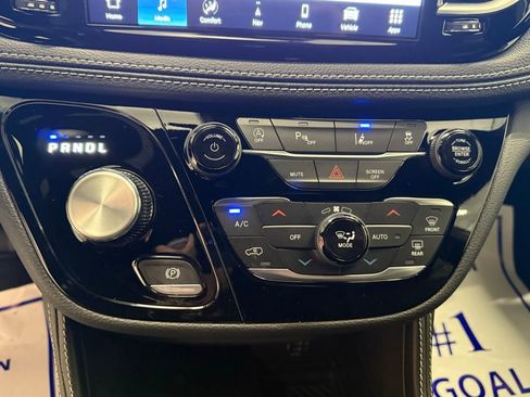 New 2026 Chrysler Pacifica Limited FWD image 22