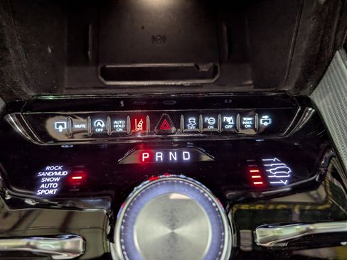 Used 2023 Jeep Grand Wagoneer Series III image 29