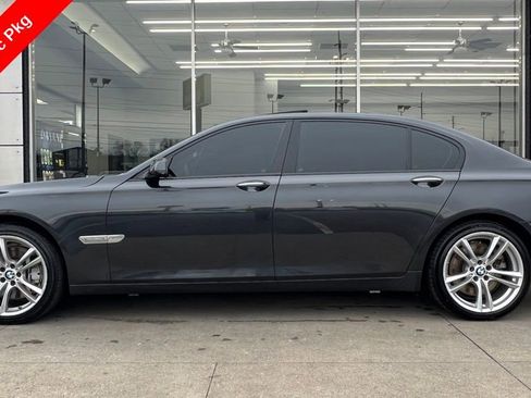Used 2012 BMW 750Li image 3
