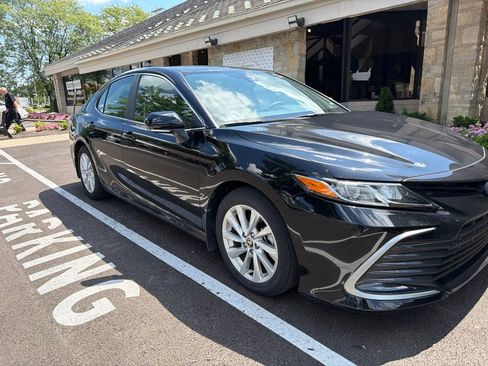 Used 2021 Toyota Camry LE w/ Convenience Package FWD image 4