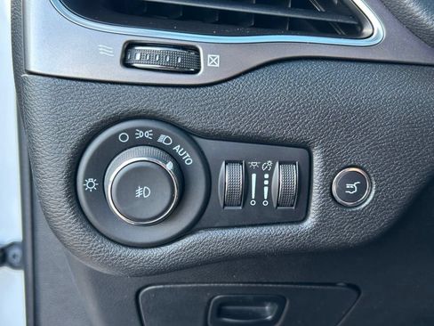 Used 2021 Jeep Cherokee Latitude Lux w/ Comfort/Convenience Group FWD image 25