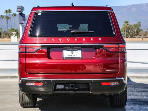 Used 2024 Jeep Wagoneer L Series II RWD image 8