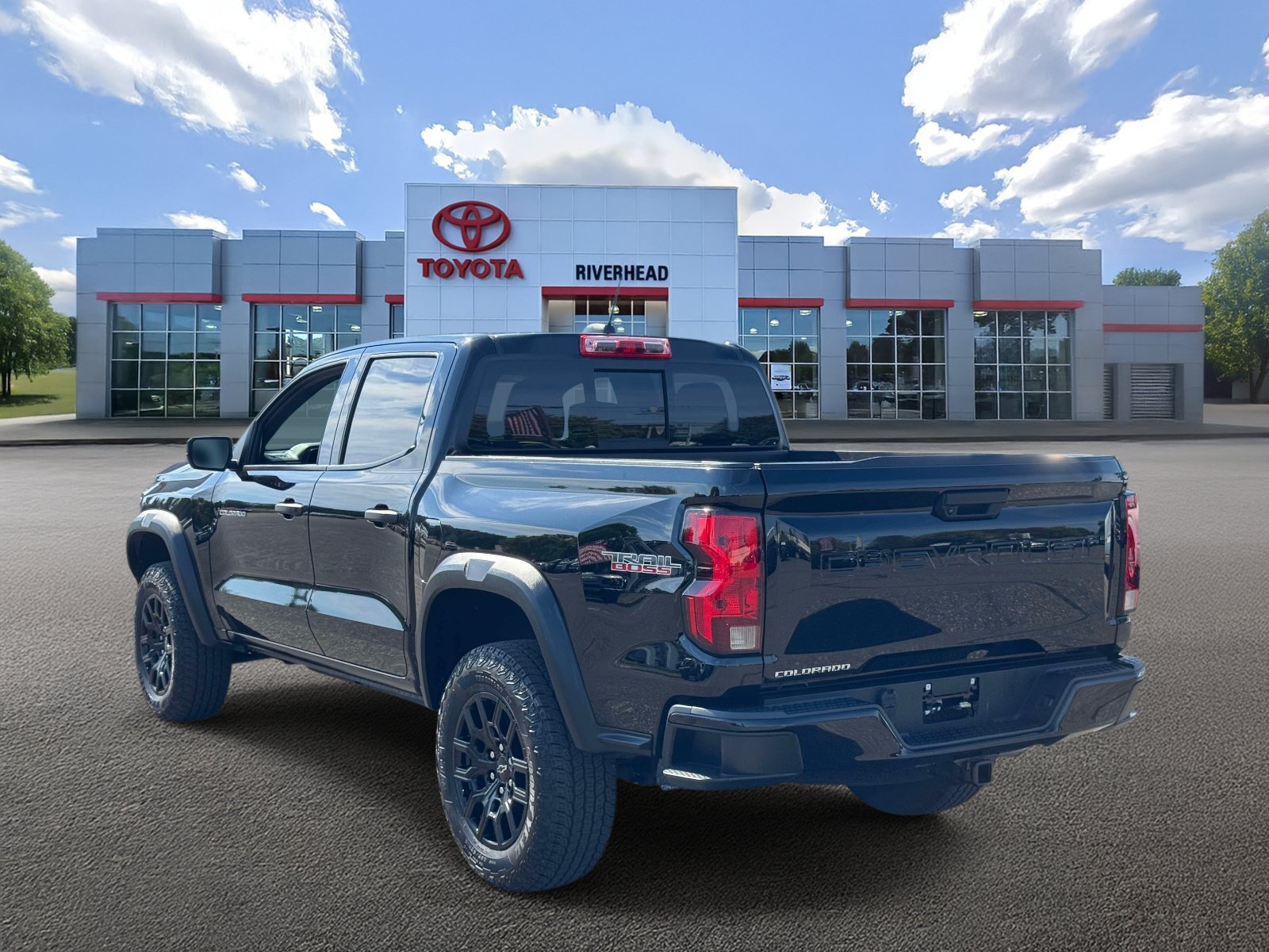 Used 2024 Chevrolet Colorado Trail Boss w/ Advanced Trailering Package AWD/4WD image 5
