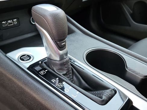 Used 2025 Nissan Altima 2.5 SV FWD image 21