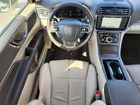 Used 2017 Lincoln Continental Select w/ Climate Package image 13