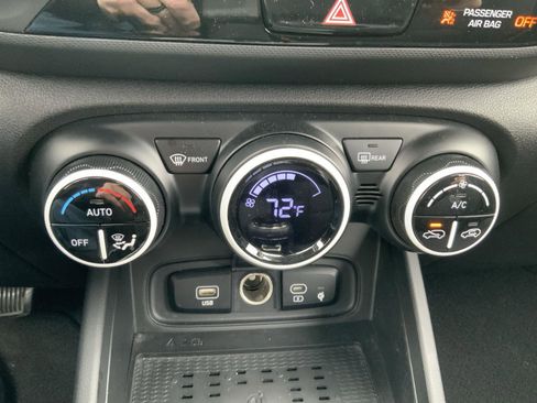 Used 2024 Hyundai Venue Limited FWD image 42