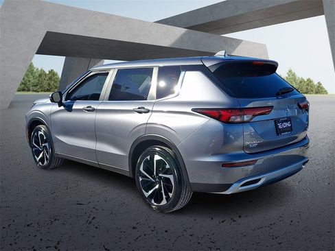 Used 2024 Mitsubishi Outlander SE Black Edition image 7