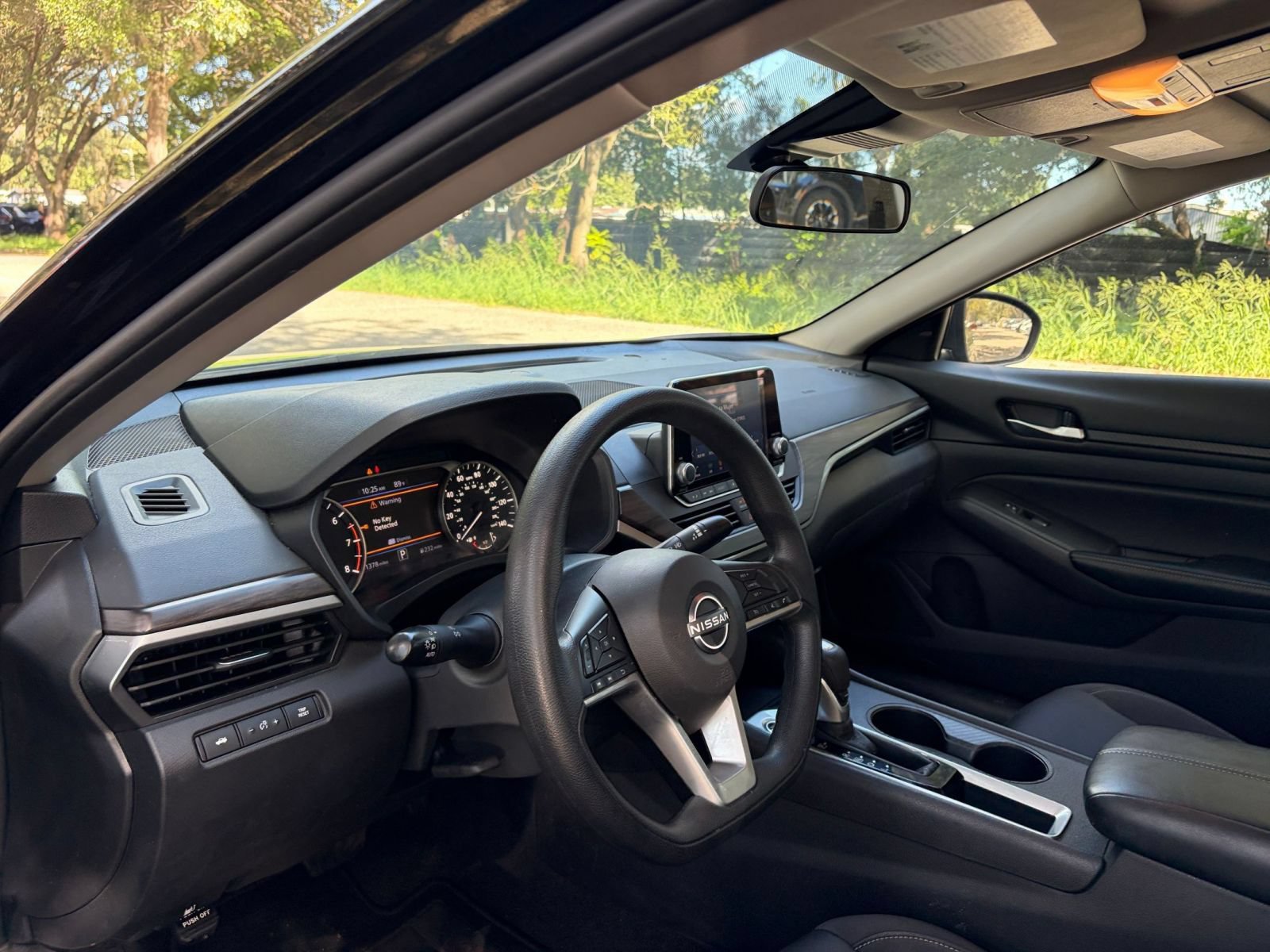 Used 2025 Nissan Altima 2.5 SV FWD image 33