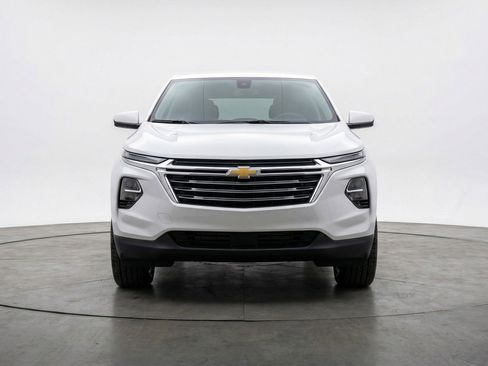 Used 2025 Chevrolet Equinox LT image 2