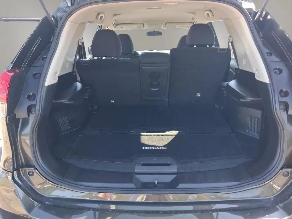 Used 2017 Nissan Rogue S AWD/4WD image 29