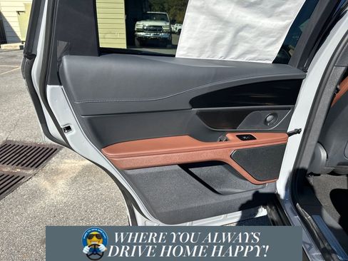 New 2026 Lincoln Nautilus Reserve w/ Jet Appearance Package image 25