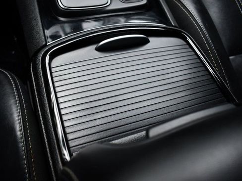 Used 2019 Chrysler 300 S image 36