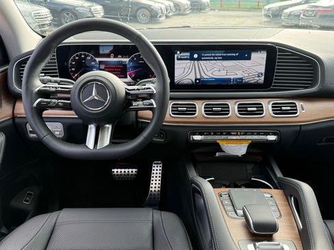 New 2026 Mercedes-Benz GLS 450 4MATIC image 28