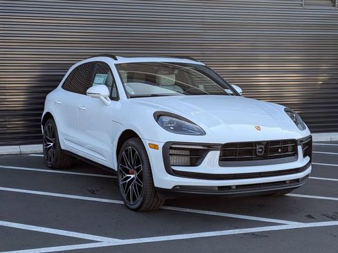 Certified 2025 Porsche Macan S AWD/4WD image 9