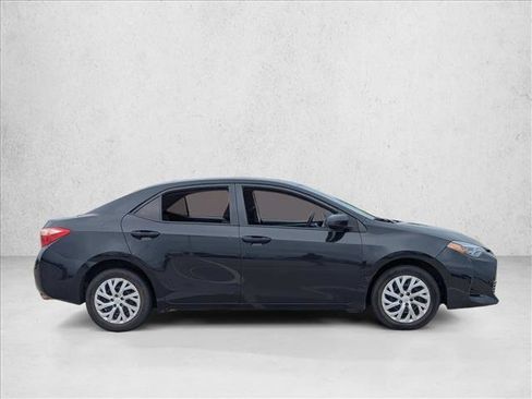 Used 2017 Toyota Corolla LE image 4