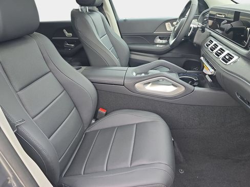 New 2026 Mercedes-Benz GLS 450 4MATIC image 10