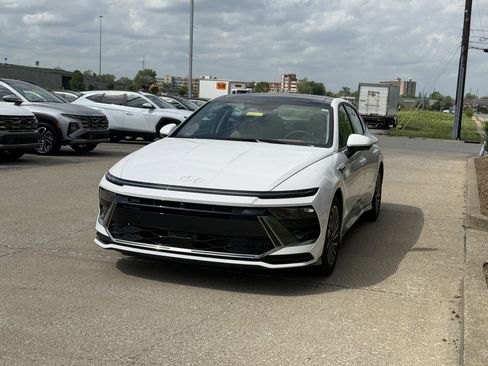 New 2026 Hyundai Sonata Limited FWD image 12