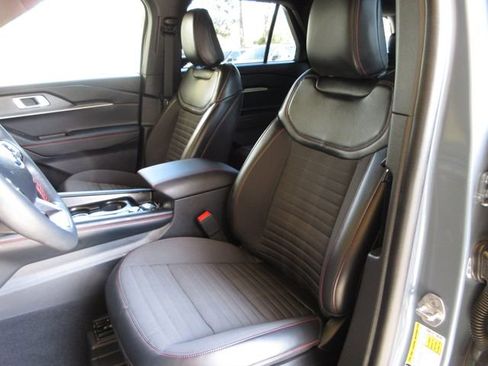 Used 2025 Ford Explorer ST-Line w/ Premium Package image 11