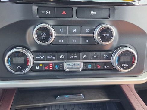 Used 2024 Ford Expedition Limited image 20