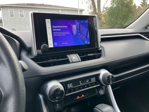 Used 2025 Toyota RAV4 XLE image 21