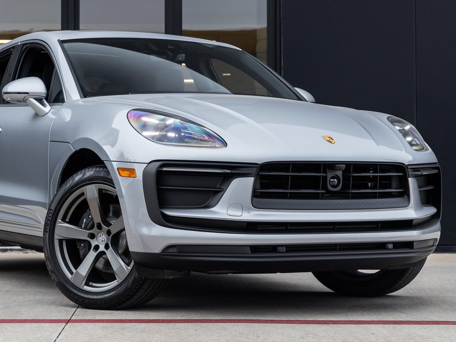 Certified 2026 Porsche Macan AWD/4WD image 9