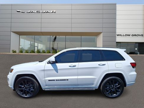 Used 2022 Jeep Grand Cherokee Laredo X AWD/4WD image 6