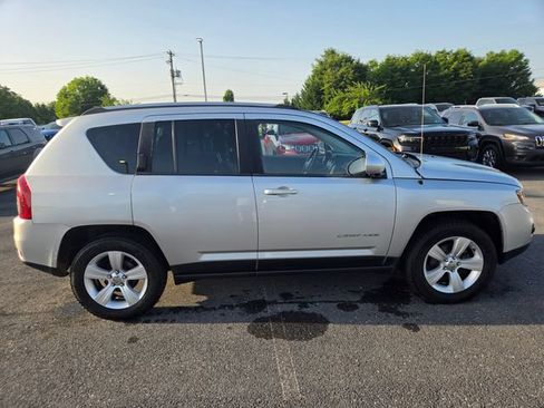 Used 2014 Jeep Compass Latitude AWD/4WD image 17