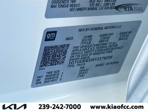 Used 2026 GMC Sierra 1500 SLT AWD/4WD image 39