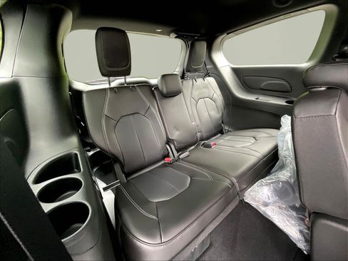 New 2026 Chrysler Pacifica Select FWD image 20