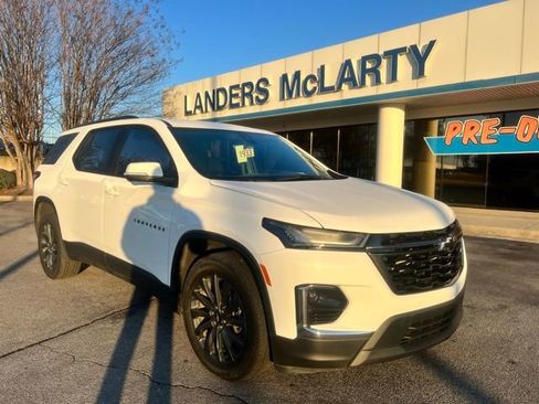 Used 2023 Chevrolet Traverse RS image 2