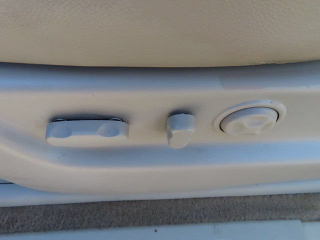 Used 2010 Chevrolet Avalanche LTZ AWD/4WD image 21