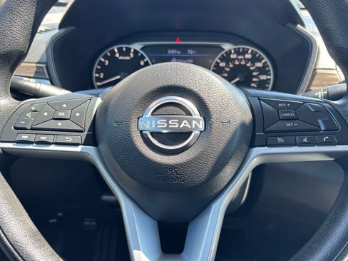 Used 2025 Nissan Altima 2.5 SV FWD image 29