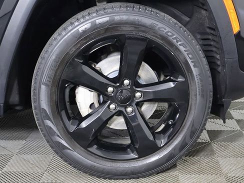 Used 2023 Jeep Grand Cherokee Limited w/ Black Appearance Package AWD/4WD image 22