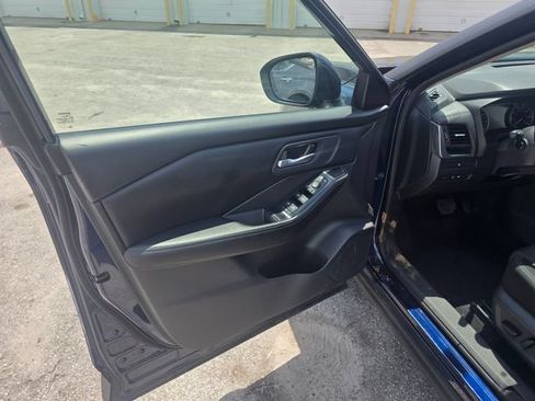 Used 2025 Nissan Rogue SV FWD image 15