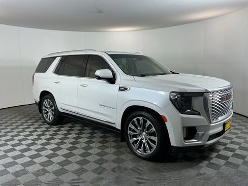 Used 2021 GMC Yukon Denali w/ Denali Ultimate Package AWD/4WD image 3