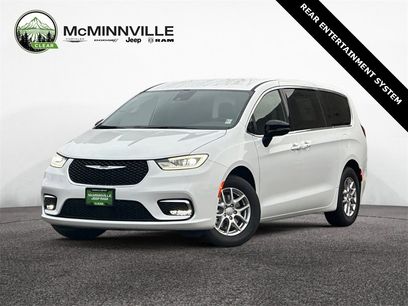 New 2026 Chrysler Pacifica Select