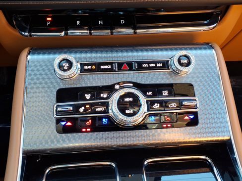 Certified 2024 Lincoln Aviator Black Label w/ Jet Package image 9