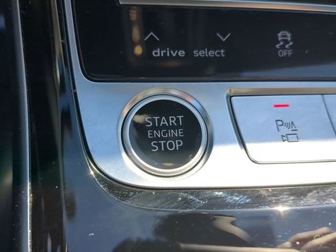 Used 2025 Audi A8 L 3.0T w/ Executive Package image 32