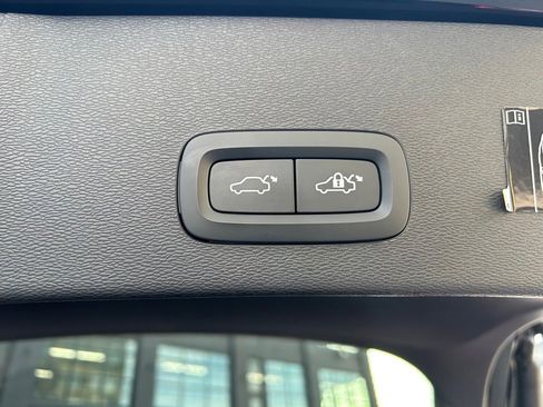 Certified 2022 Volvo C40 P8 Recharge Ultimate image 17